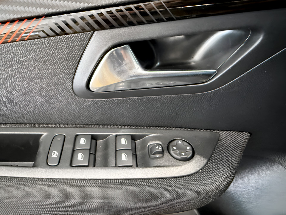 PEUGEOT 208 e-Active Pack 100kW km0 - 18