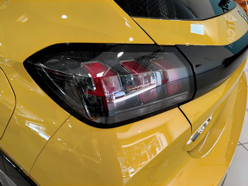 PEUGEOT 208 e-Active Pack 100kW km0 - 19