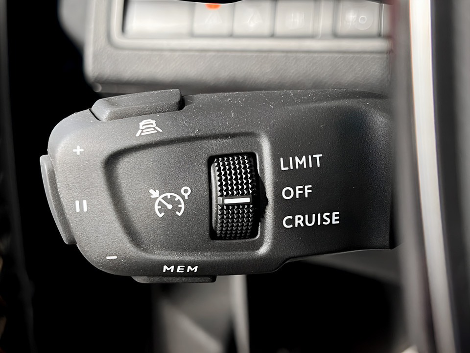 PEUGEOT 3008 HYBRID4 300 e-EAT8 – GT Ibrida km0 - 10