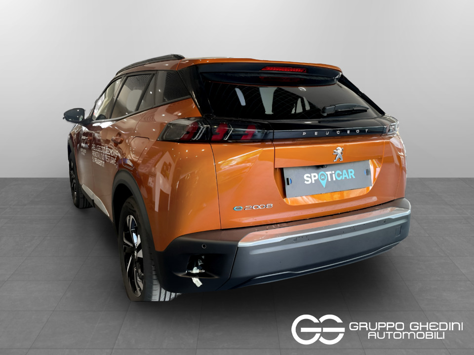 PEUGEOT e-2008 Allure Pack 100kW Elettrico Aziendale - 10
