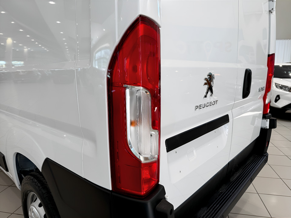 PEUGEOT Boxer Furgone 333 L2 H2 BlueHDi 140 S&S Diesel km0 - 17