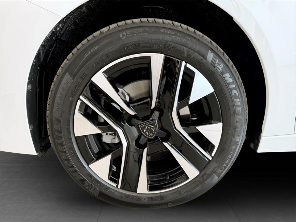 PEUGEOT 208 5P – ALLURE Hybrid 136 E-DCS6 km0 - 15