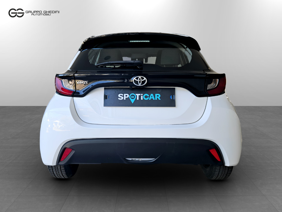 TOYOTA Yaris 1.0 Active Benzina Usato - 3