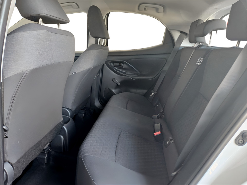 TOYOTA Yaris 1.0 Active Benzina Usato - 5