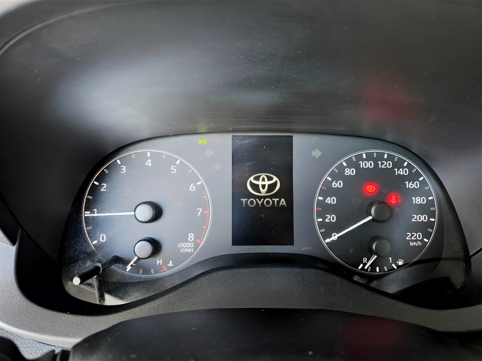 TOYOTA Yaris 1.0 Active Benzina Usato - 8