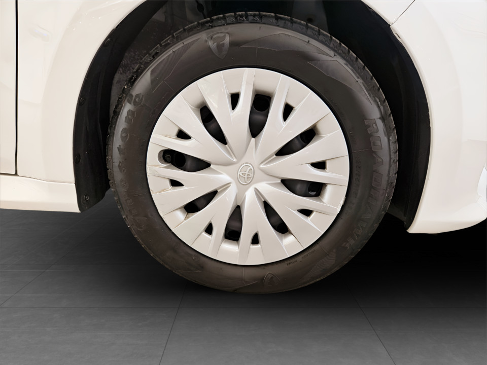 TOYOTA Yaris 1.0 Active Benzina Usato - 6