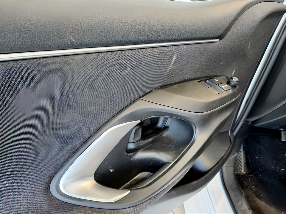 TOYOTA Yaris 1.5h Business Ibrido benzina Usato - 9