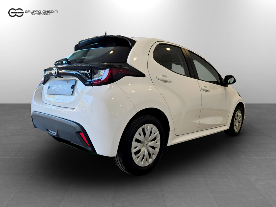 TOYOTA Yaris 1.5h Business Ibrido benzina Usato - 2