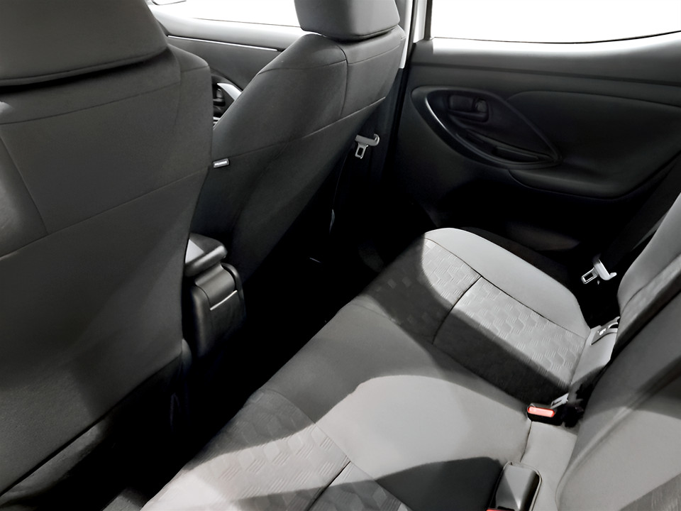 TOYOTA Yaris 1.5h Active Ibrido benzina Usato - 10