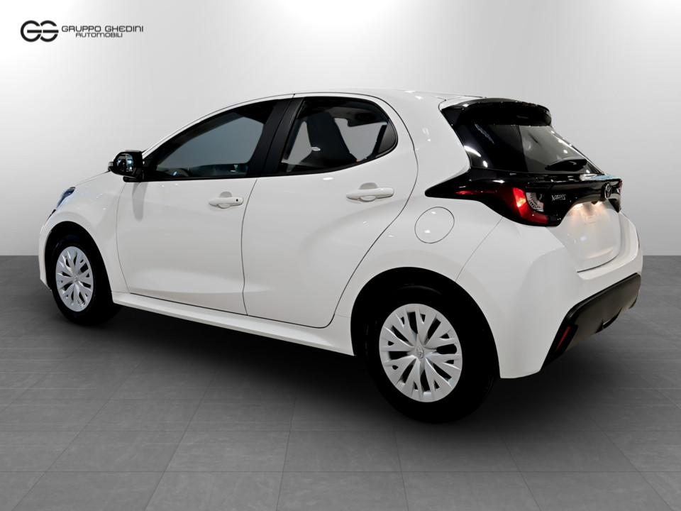 TOYOTA Yaris 1.5h Active Ibrido benzina Usato - 2